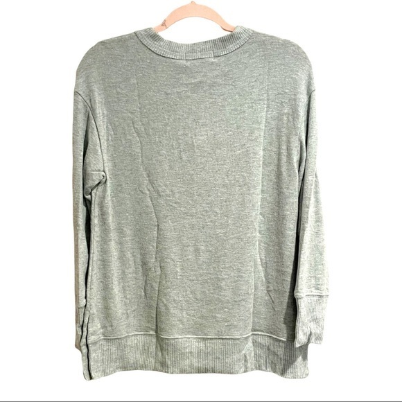 EVERLEIGH Cozy V-Neck Top in Heather Grey - XS - Picture 3 of 4